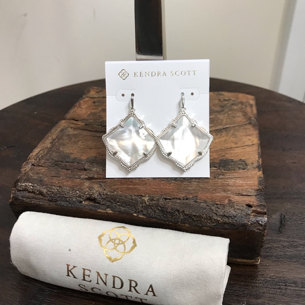 NWT Kendra Scott Silver Ivory MOP Kirsten’s! - Picture 4 of 10